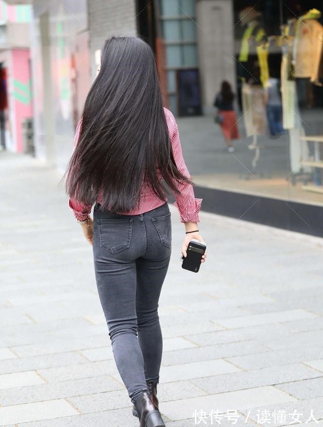 小姐姐 格纹图案中长款衬衫搭配黑色弹力小脚裤,休闲时尚,多样又百变!