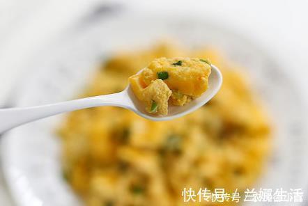 电子秤|教你做“水炒蛋”,做法简单,不需一滴油,做好蓬松鲜嫩,超好吃
