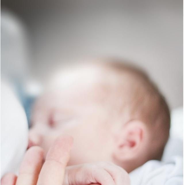 母乳|医生道出实情涨奶、溢奶,多余母乳怎么处理可以给丈夫喝吗