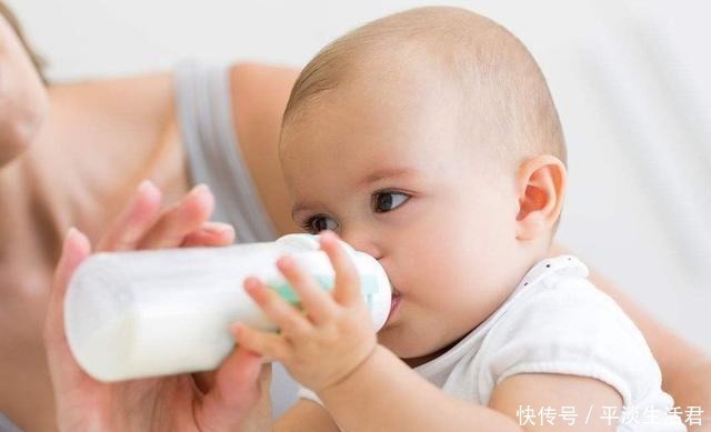 小知识|宝宝为什么爱吃手和脚面对这种情况,我们该这样处理!