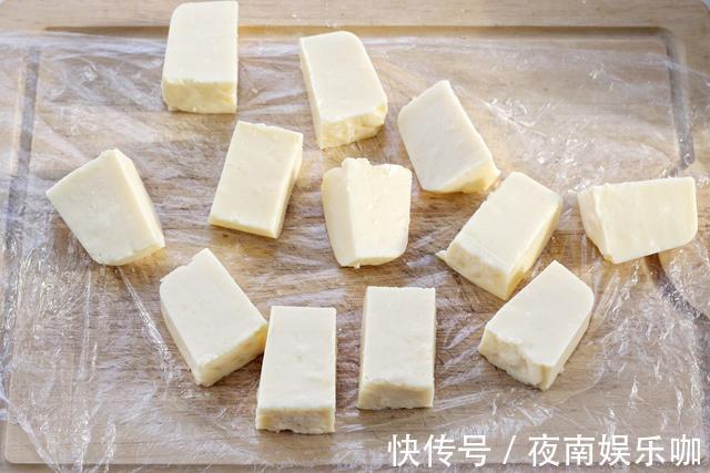 牛奶块|牛奶居然还能烤着吃，外焦里嫩、奶香浓郁，做法简单只需三步即可