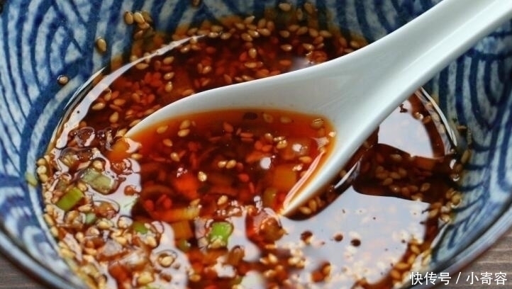 蒜泥白肉|每年的年夜饭我家做此菜，好吃好看，做法简单，待客超有面