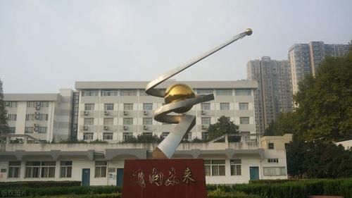 江苏两所被一个专业带火的大学，热度很高，但建议谨慎报考