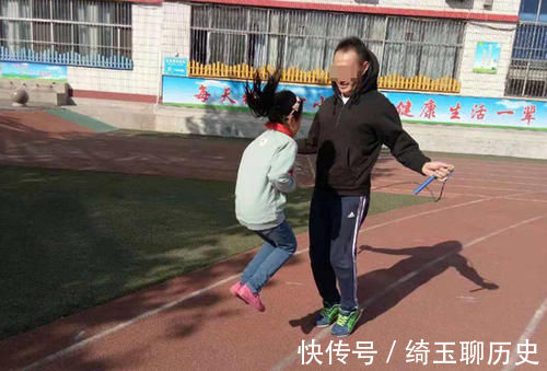叶女士|双眼皮能揉出来?3岁男童视网膜脱落,只因妈妈的“双眼皮执念”