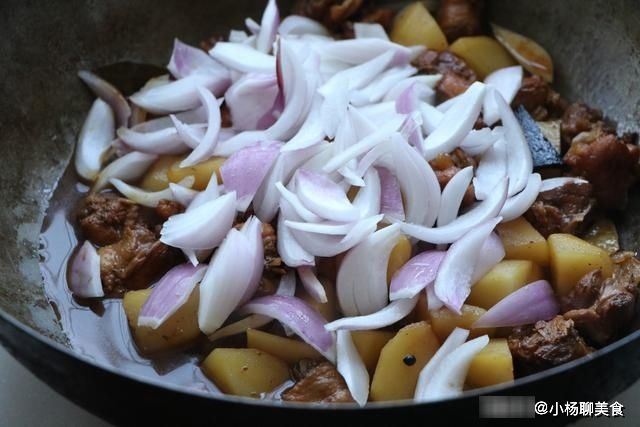 荤素|土豆家常又好吃的做法，荤素搭配更营养，能当菜又能当主食！
