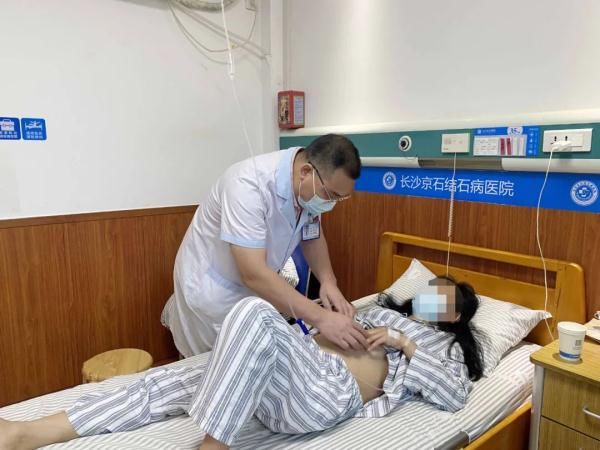 胆囊结石|女子常年不吃早餐，患上胆囊结石！医生提醒这个生活习惯得改