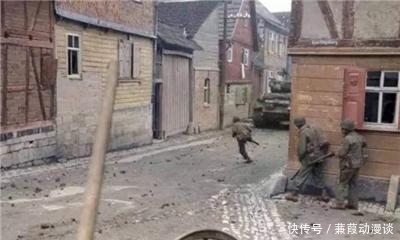 士兵|二战老照片冲锋的德军士兵,即将被处死的犹太人,刮胡子的战士