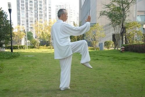 身体素质|人年纪大了之后，还能做4个动作，说明身体还很健康，值得庆幸