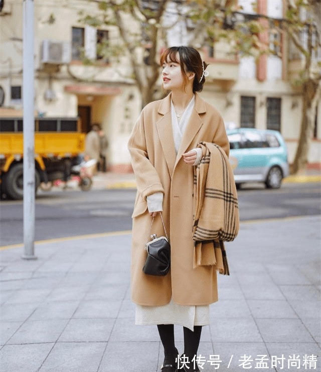 大衣|“大衣+呢子裙”优雅又时髦,穿出气质美