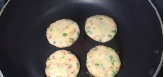 土豆饼|土豆新吃法，不用炒，不用炖，比烤肉还香，一定要做给最爱的人吃