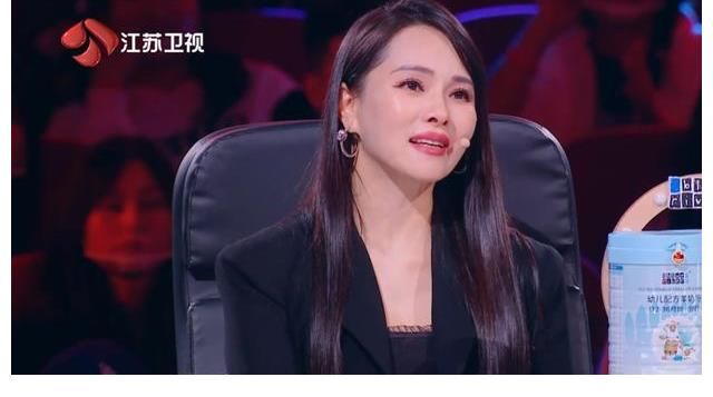 12年了，董卿的“托王”位置終于后繼有人了，她托得真好