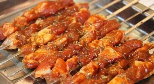 高血压人群|患了高血压后,不想血压飙升远离4类食物,再喜欢吃也要试着忌口