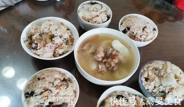 一家6口的午餐，主妇午餐这样做简单，全家老小都满意，特省事