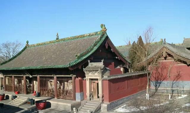 古寺|山西平遥古城内有一座古寺，寺庙香火旺盛，许多游客慕名前往