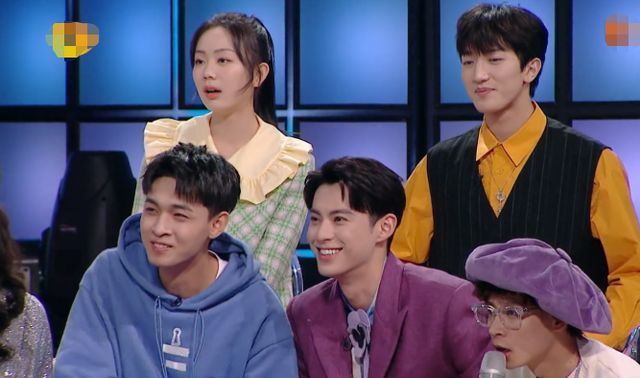 《你好星期六》太拉垮,何炅生无可恋只能强颜欢笑,新人被关麦