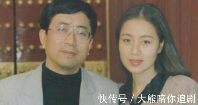 二人@余秋雨:靠发妻寄打工费生活,成名后却弃糟糠,闪婚小16岁女演员