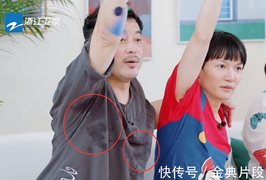 大熱天|這節(jié)目有毒啊！大熱天室內(nèi)錄制，嘉賓汗如雨下，全程用手扇風(fēng)！