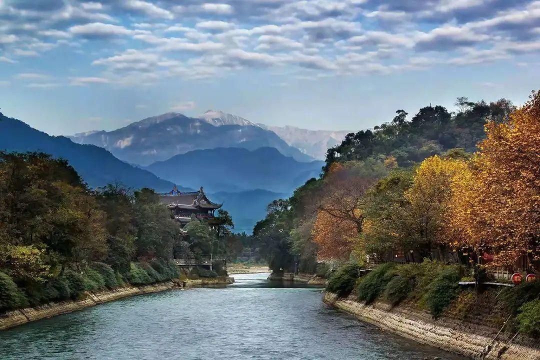 都江堰，住在雪山脚下的美好