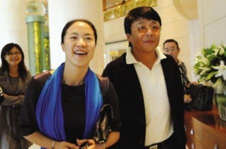 红薯|接地气!奥运冠军王楠当街啃“红薯”,老板认出:不收钱可劲吃吧