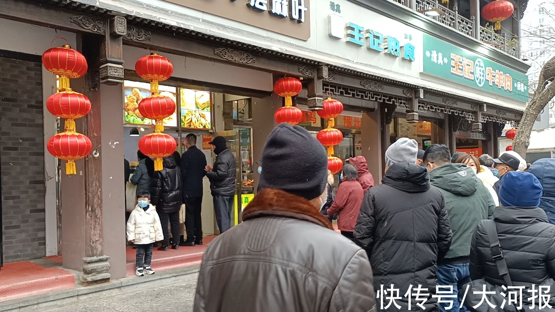 春节|春节将至，顺城街上的牛羊肉排队买起