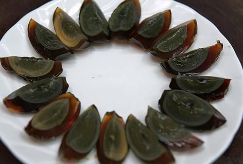 “皮蛋”到底用不用煮，30年一直吃错了，难怪味道刺鼻口感差！