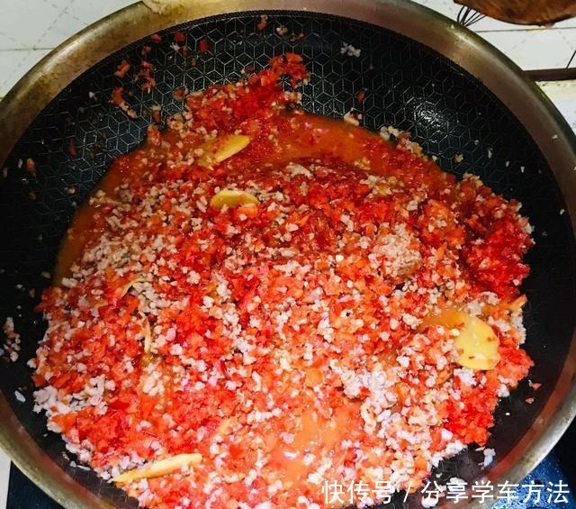 辣酱再也不用买,自制的香辣酱,朋友吃过以后,从我家带走一大瓶