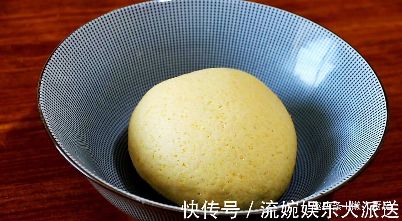 不用蒸,不用烤,教你做玉米面棒棒馍,皮松软可口,底焦黄酥脆