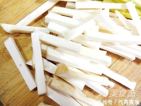 杏鲍菇|医生不会告诉你，它是强碱性食物，补血防脱发，上年纪的人要多吃