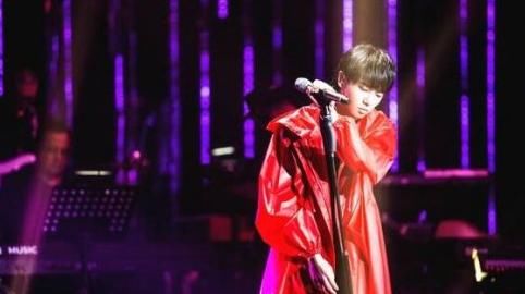 百变大咖秀紧跟时事，就是要模仿当代热点人物华晨宇汪峰