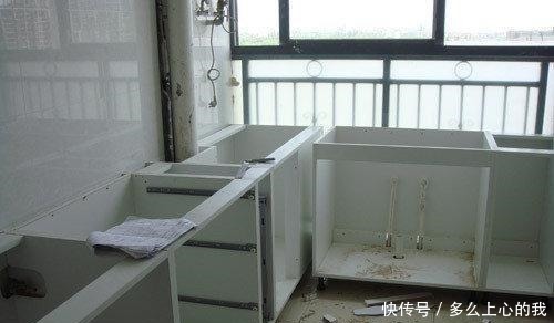 橱柜|工人装橱柜一旦加装这个东西, 你给他加多200块, 用多久都没问题!