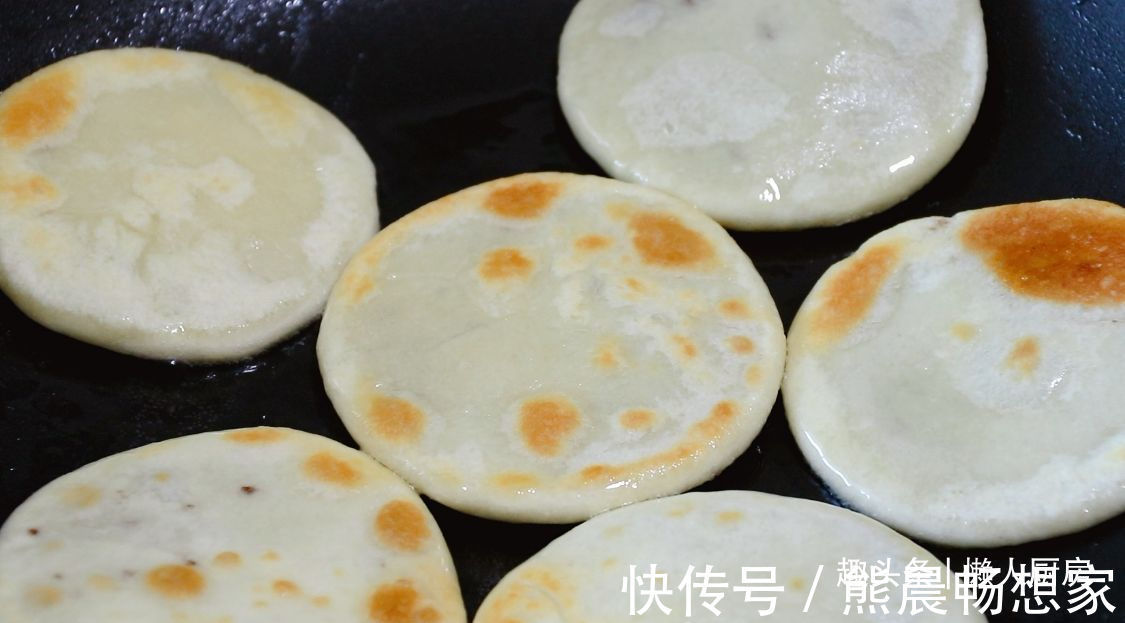 早餐饼|红糖饼不用发面，还会流心，吃在嘴里会爆浆