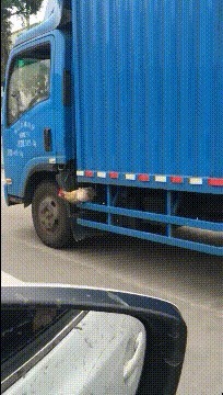 |搞笑GIF段子：妹子你要这么耕地！可就真的要累死老牛了！