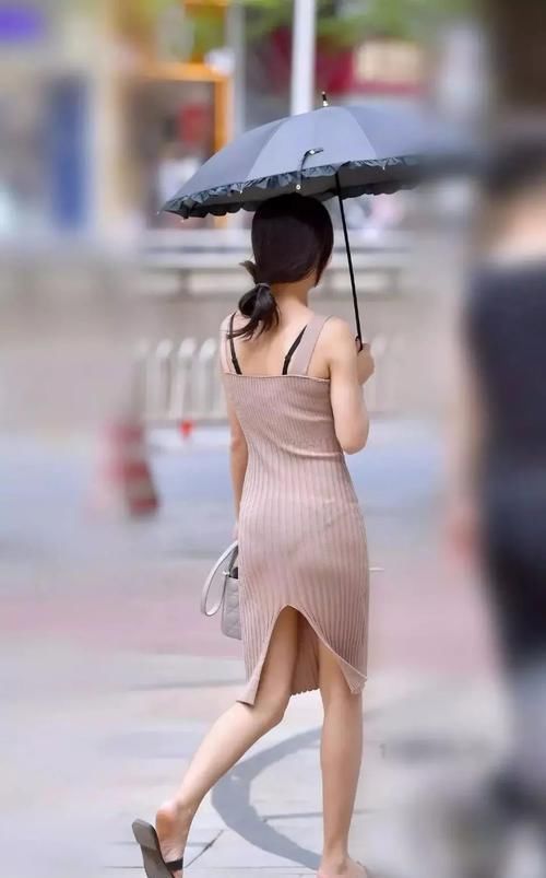 针织裙确实很“仙”，但就是太热了，你们喜欢穿嘛？