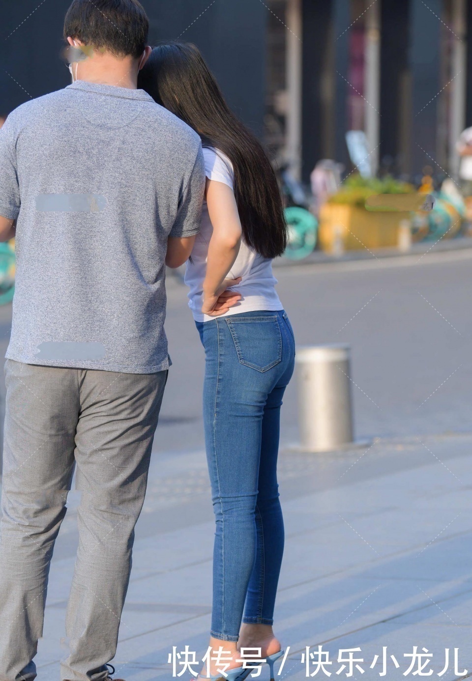 项链 她有点迷人,时尚而优雅,完美展现出性感的一面!我很想追她