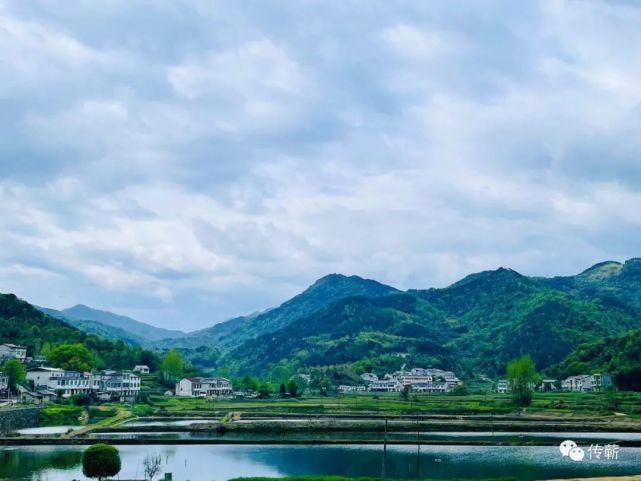 晃石洞星海横流岁月成碑