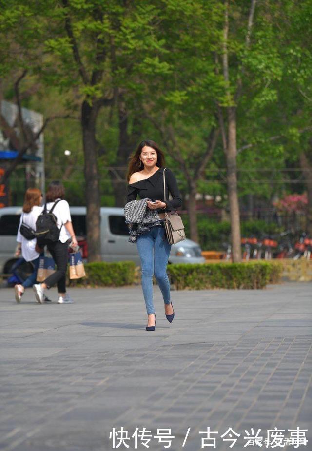 牛仔女神展现都市丽人范,又酷又时尚,真好看