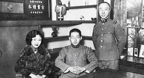 摆地摊|晚清最美格格,当了半辈子富贵闲人,晚年却沦落街头摆地摊