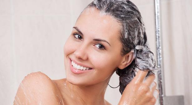 发质|头发隔多久洗一次才好?或许很多人都做错了,难怪头发越掉越厉害