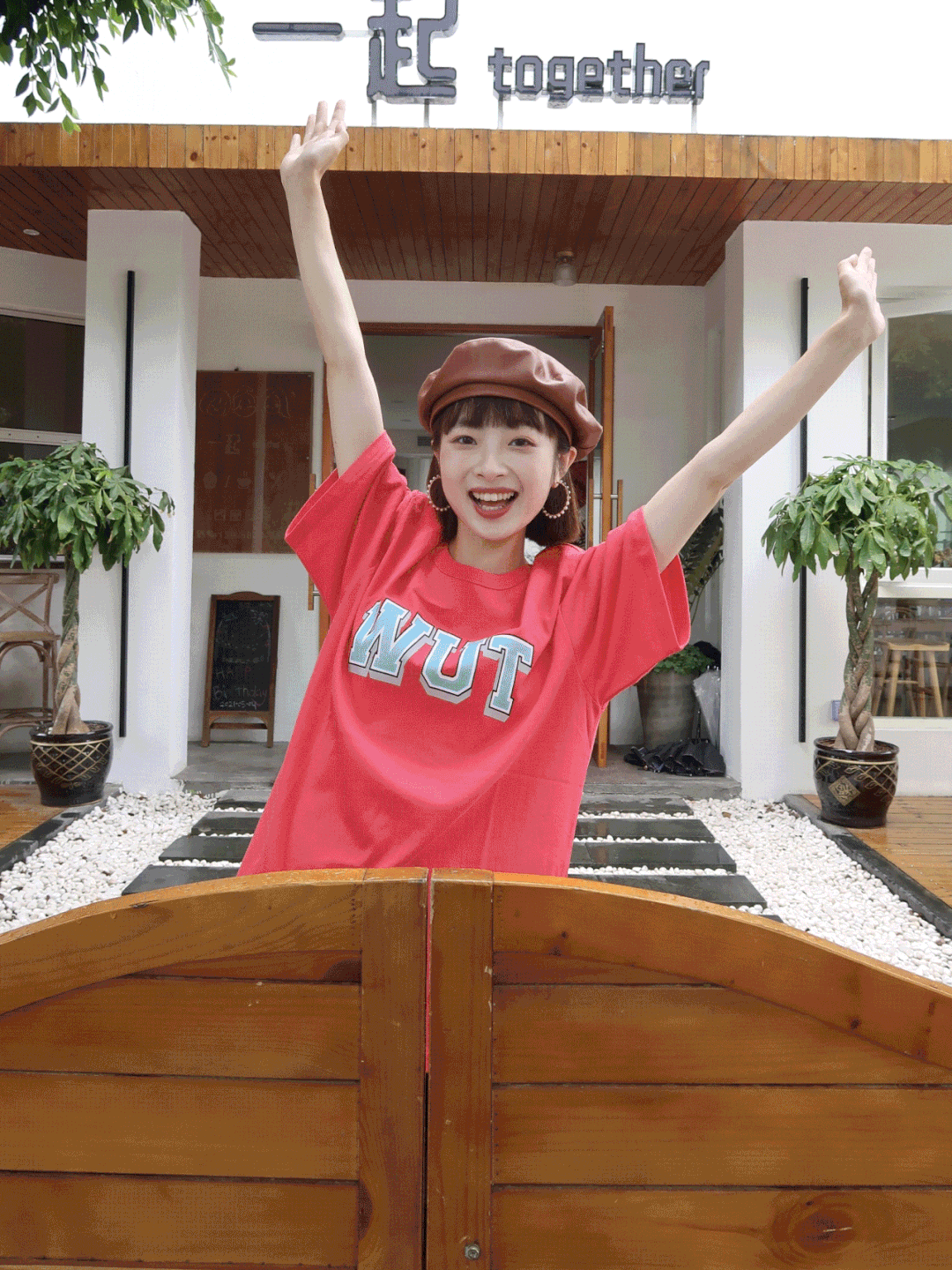 夏梦|忘了高跟鞋吧！小个子穿连衣裙配平底鞋，气质又好看