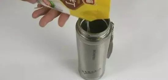 杯壁|清除保温杯的细菌污垢，只需这2样东西