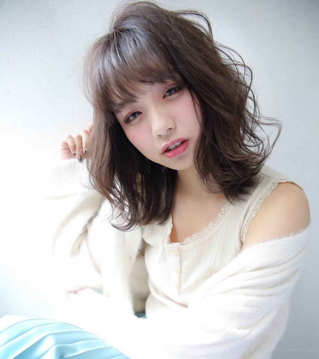 柔卷|10款适合圆脸的中卷发,软弹柔卷时尚减龄,空气刘海显小又瘦脸