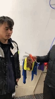 |搞笑GIF趣图我的迪迦不可能这样的! 小朋友看了瞬间心碎…