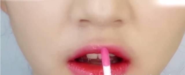 哑光唇 口红太贵?姑娘只用了1支口红 画出了8种唇色!