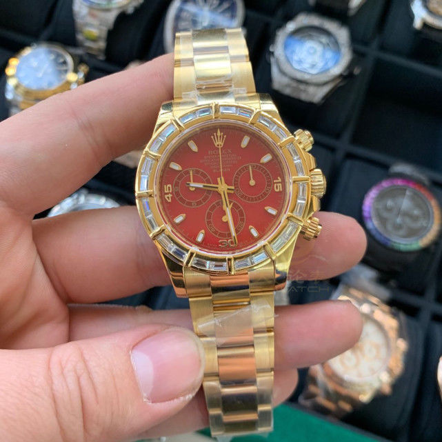 大c论表：劳力士迪通拿改装中国红字面，圈口镶嵌莫桑钻