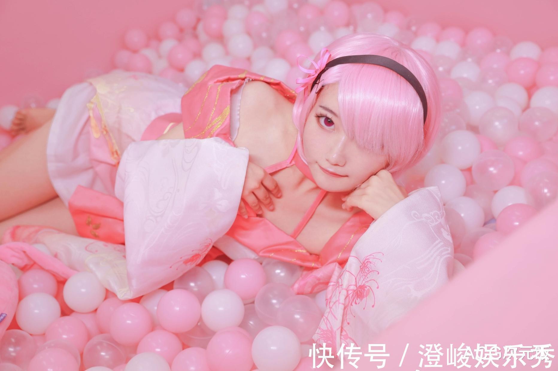 cos|Re0:和服拉姆cos,抬腿侧坐浴缸,姐姐大人和蕾姆老婆我全都要!
