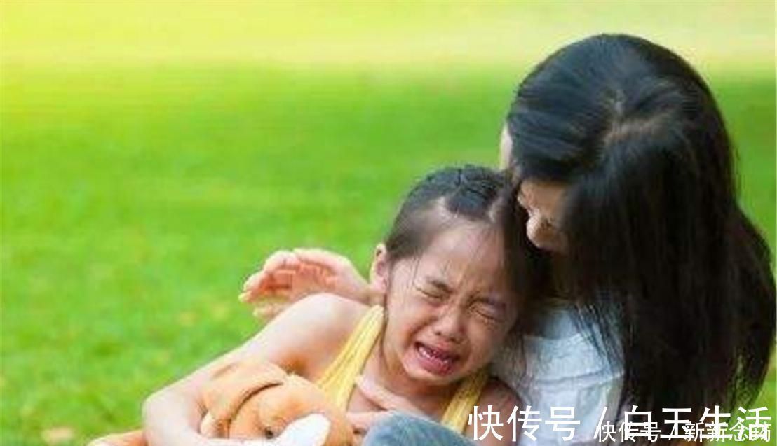 父母|孩子3个行为明明是缺爱,父母却骄傲地以为孩子是高情商,可悲