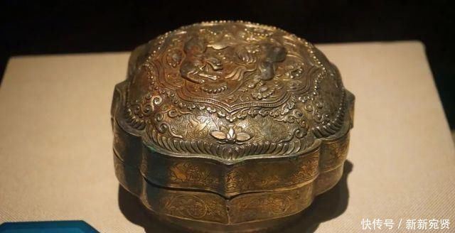 契丹贵族墓画了幅汉人美女图,还题诗说“征辽”