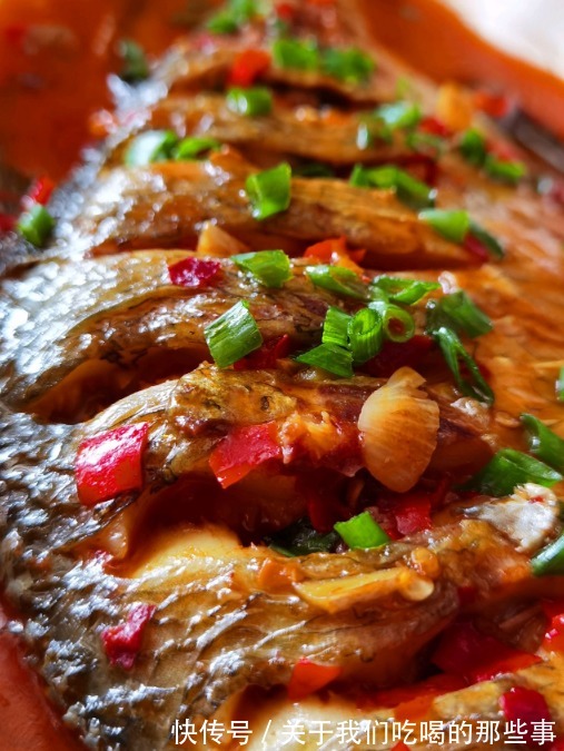 无论什么鱼，红烧时牢记3个技巧，鱼肉软嫩鲜美没腥味，太好吃了