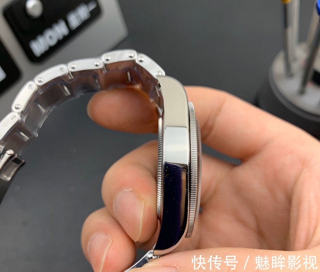 腕表!大富说表:ZF震撼推出——帝舵碧湾系列M79030N-0001腕表