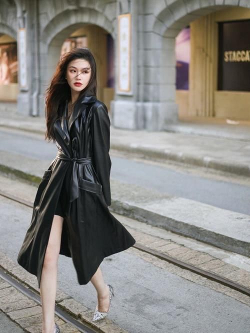 时髦精 女人会打扮才优雅，来看这位博主的外套搭配，学会了人人都是时髦精